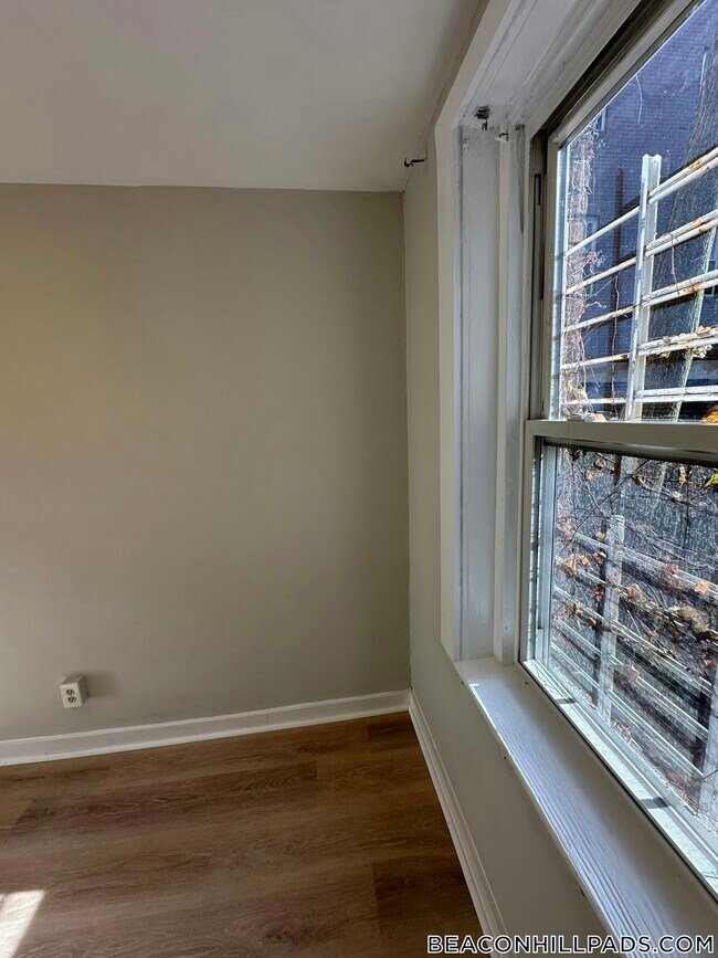 Building Photo - 70 Joy St