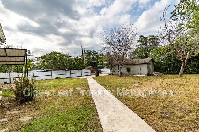 Building Photo - 402 W Wildwood Dr