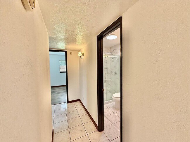 Building Photo - 7111 El Sereno Dr