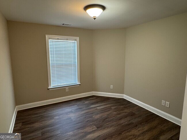 Building Photo - 7411 Redbud Loop