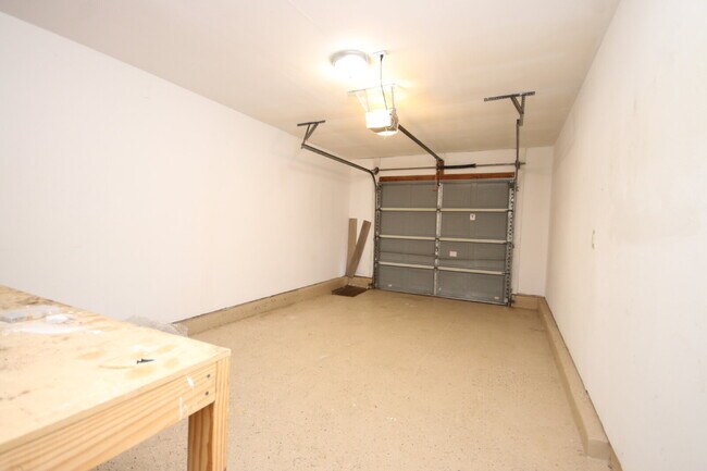 Building Photo - Charming Renovated 3/2 Cottage with Granit...
