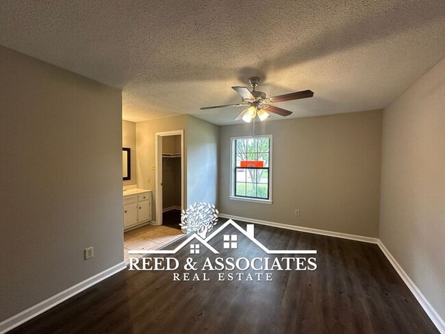 Building Photo - Spacious: 3 Bedroom in Bartlett!