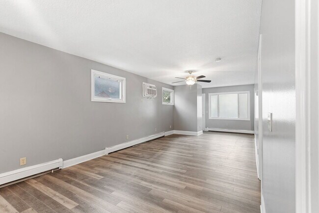 Building Photo - 2407 Buchanan St NE