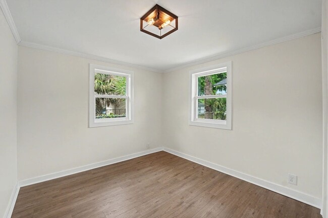 Building Photo - 3 BED | 1 BATH | HUNTER ARMY AIR FIELD