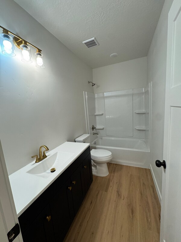 Building Photo - 3082 Lone Pine St