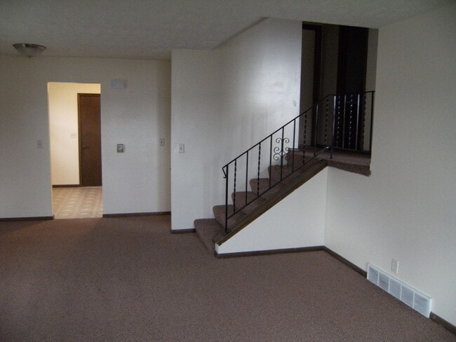 Building Photo - 3026-3028 Menke Cir