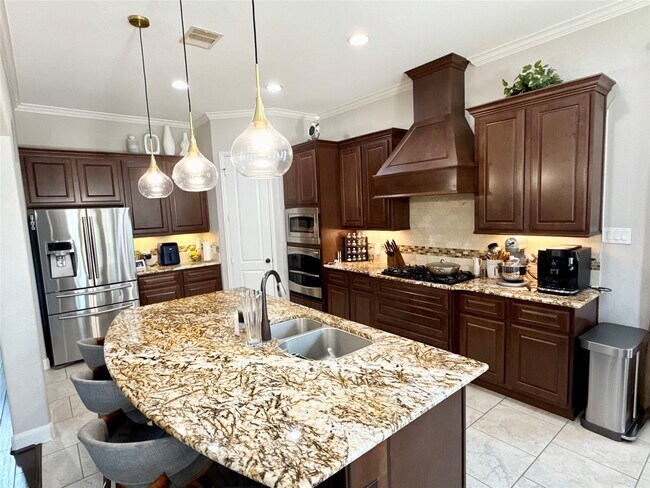Building Photo - 166 Lindenberry Cir