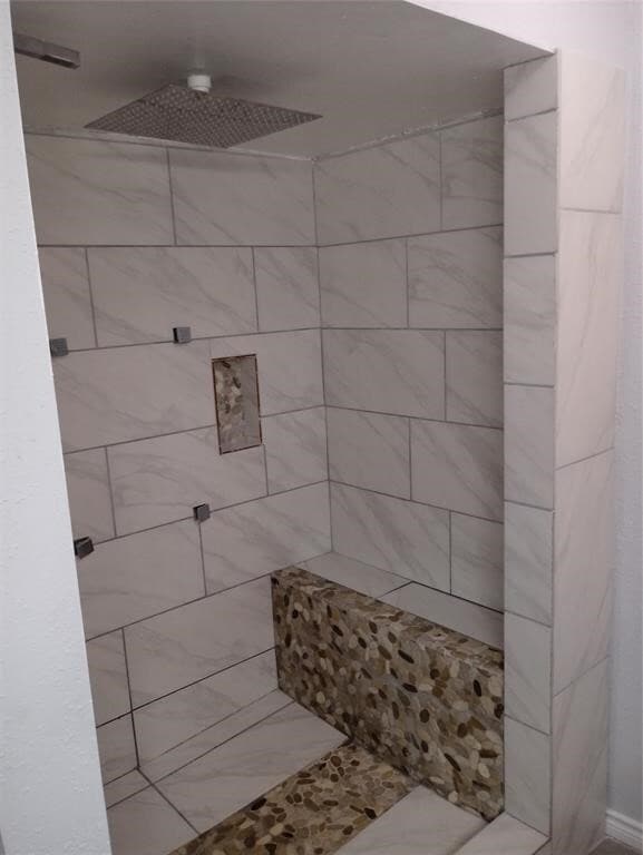 Building Photo - 3411 S Briar Knoll Dr