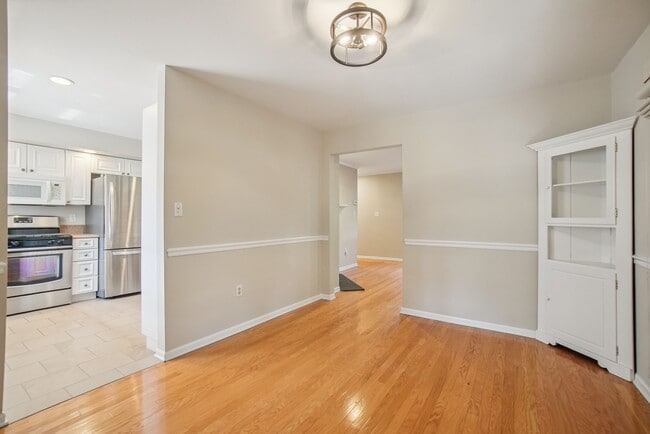 Building Photo - 8A Heritage Dr