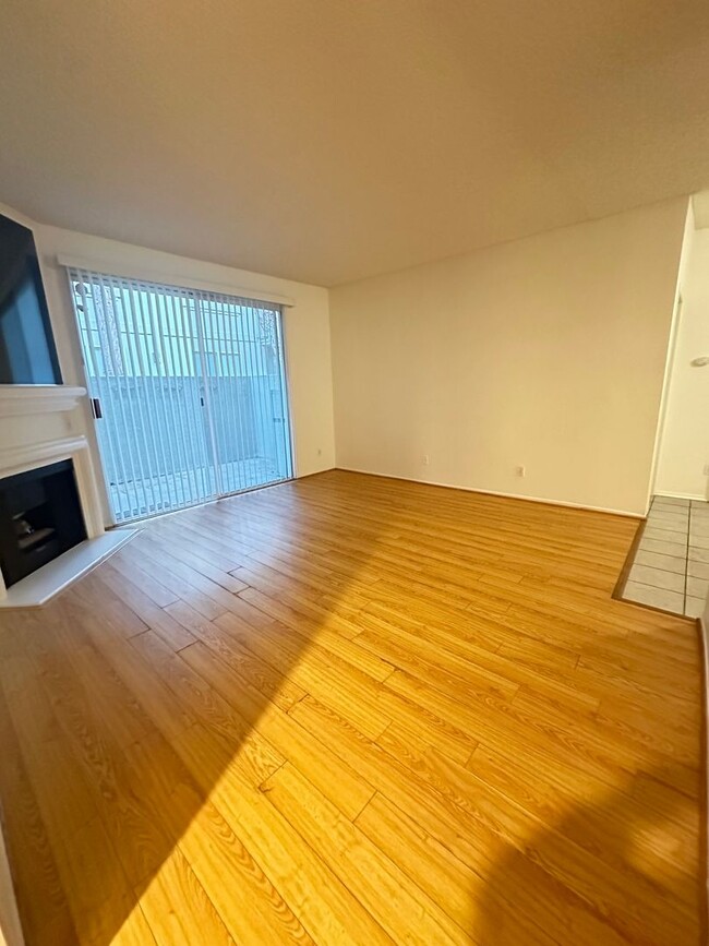 Building Photo - (PENDING APPLICATION) Gated West Lancaster...
