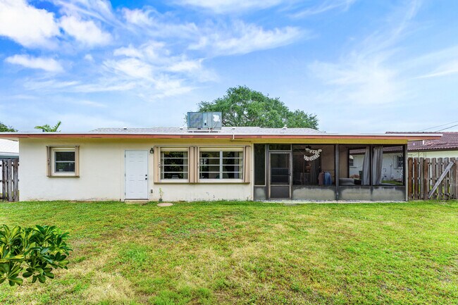 Building Photo - 1270 SW 8th St