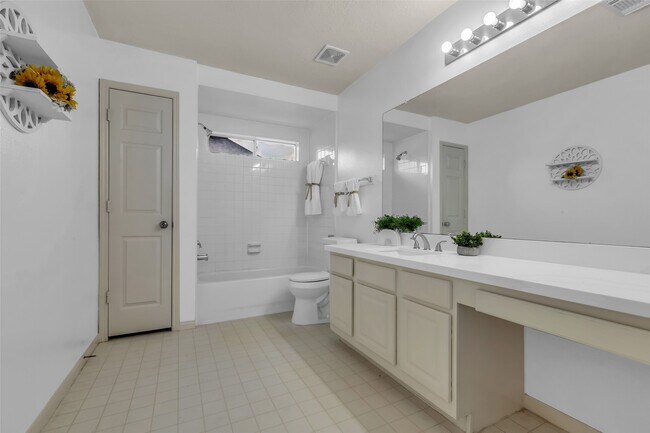 Building Photo - 210 Billingford Dr
