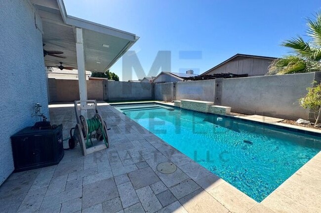 Building Photo - 3Bed/2Bath House at 7th/101! JOIN THE WAIT...