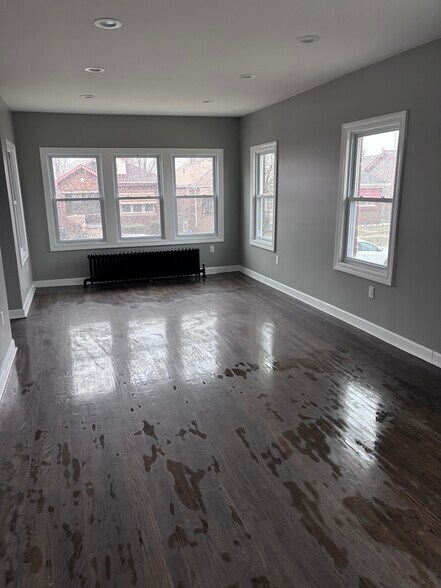 Building Photo - 1052 Tyler St