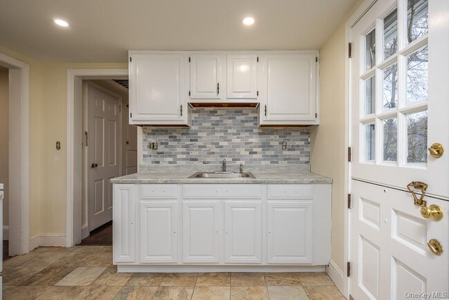 Building Photo - 5 W Stone St