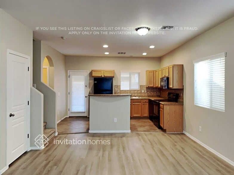 Building Photo - 236 S Travis