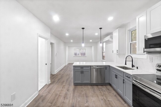 Building Photo - 427 Benner St