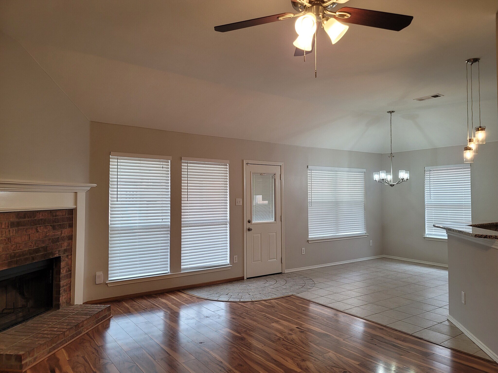 Building Photo - 703 Flagstone Way