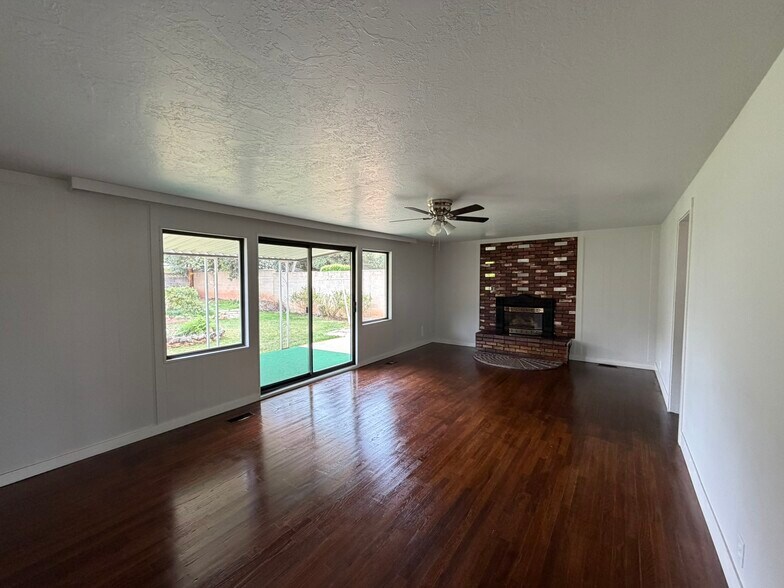 Building Photo - 345 W 400 S