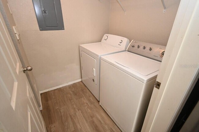 Building Photo - 5904 Willow Ridge Dr