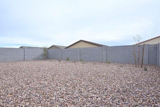 Building Photo - Comfortable living in a quiet neighborhood