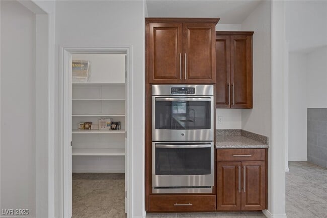 Building Photo - 489 Intonation St