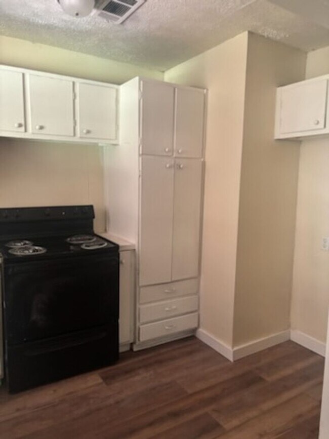 Building Photo - 5076 London Ln