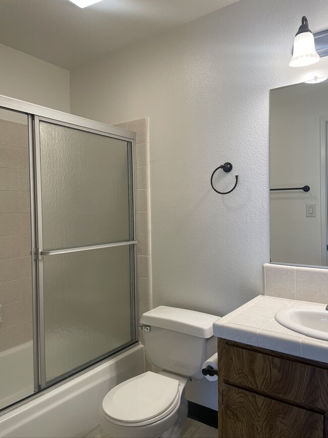 Master Bath - 12800 Covey Cir