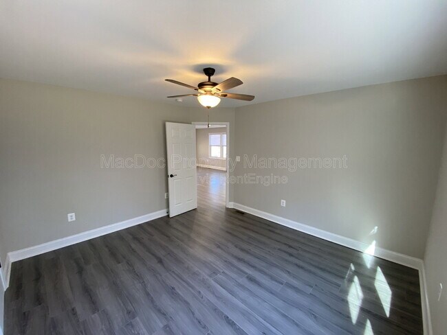 Building Photo - 77 Lakeview Dr