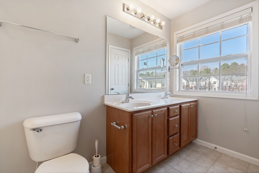 Building Photo - 2120 Piney Brook Rd