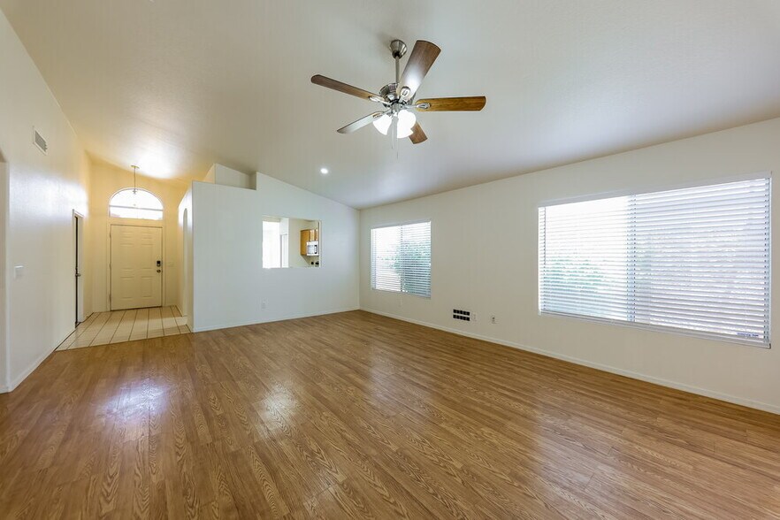 Building Photo - 2217 E Kelton Ln