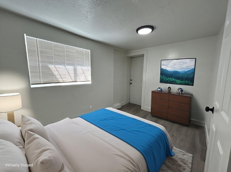 Building Photo - 1733 S Richards St