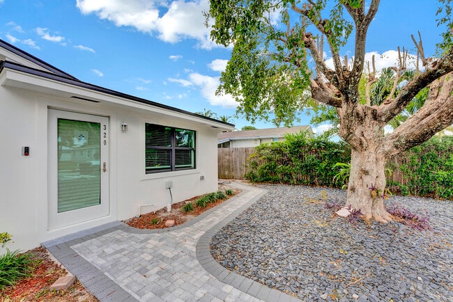 Building Photo - 320 NW 3rd Ave