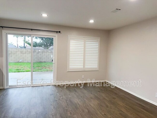 Building Photo - 1630 Helm Dr