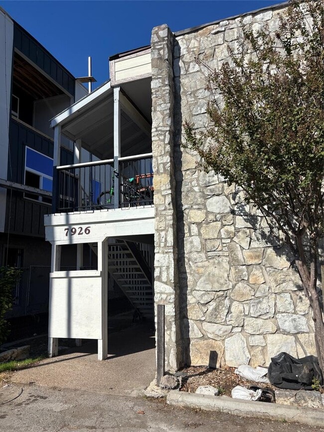 Building Photo - 7926 Mullen Dr