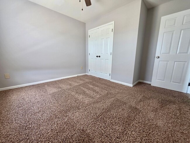 Building Photo - Elevated Four Bedroom in Rivertowne Countr...