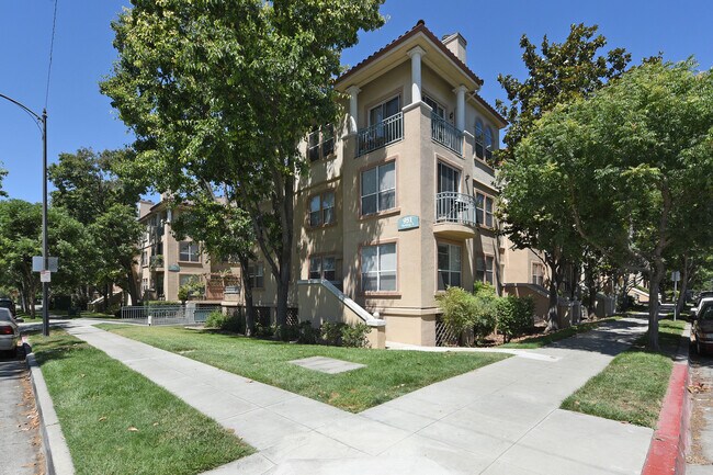 Building Photo - Beautiful 2BR/2BA Condo - Convenient Downtown San Jose Location!