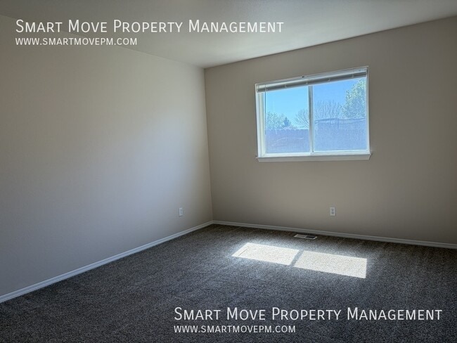 Building Photo - 981 E Blue Heron St