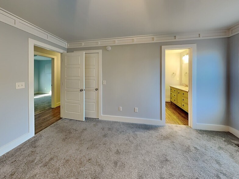 Building Photo - 5465 Red Valley Rd