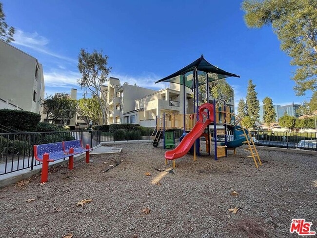 Building Photo - 21450 Burbank Blvd