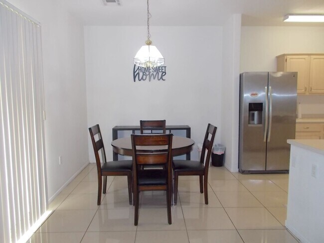 Building Photo - Beautifully Maintained Fully Furnished Home – Move-In Ready!