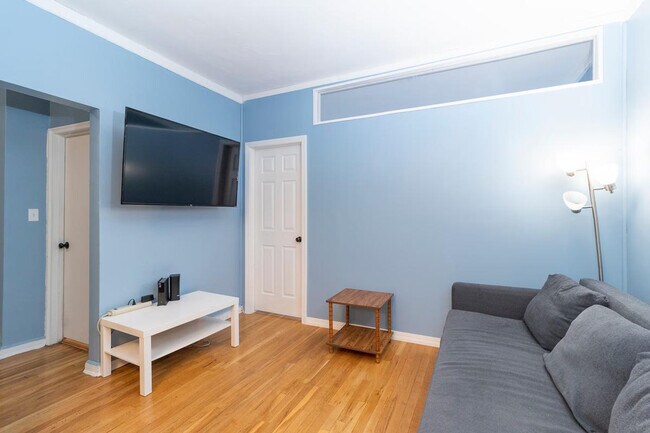 Building Photo - 340 E 80th St