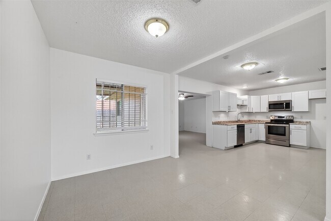 Building Photo - 15022 Chipman Ln.
