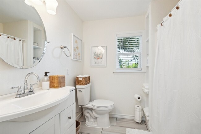 Building Photo - 1213 55th St