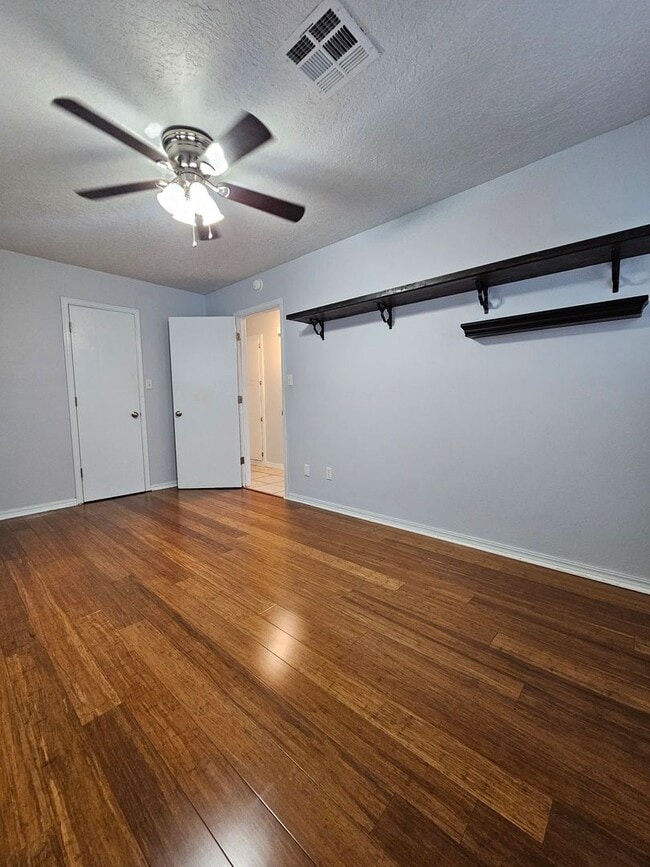 Building Photo - (2) Bed/(2) Bath with Storm Shelter Avail ...