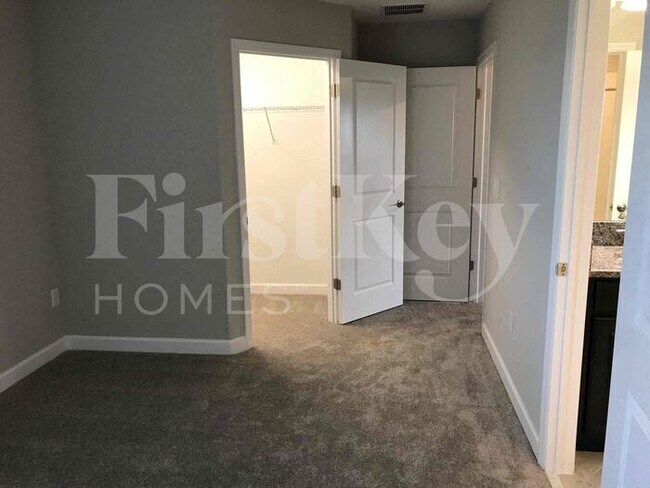 Building Photo - 9835 Ivory Dr