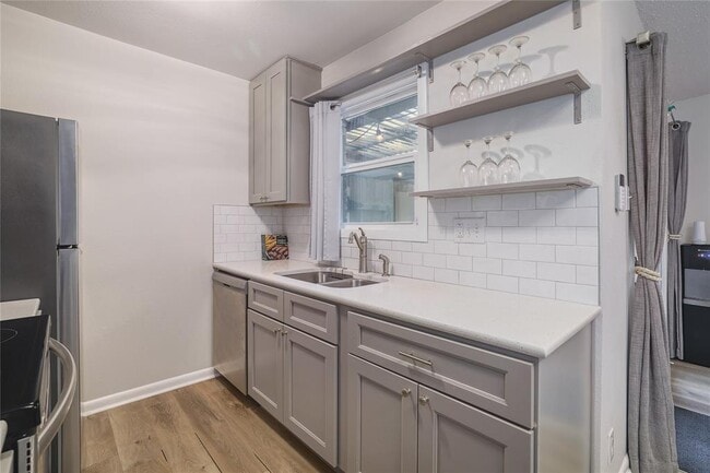 Building Photo - 7406 Shadow Hill Dr