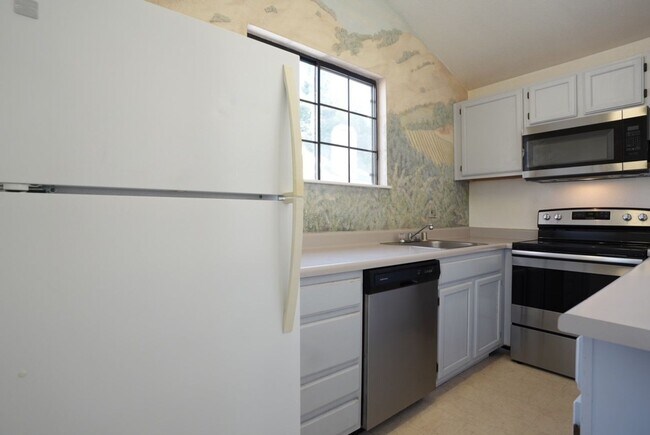 Building Photo - Charming Two Bedroom Napa Condo