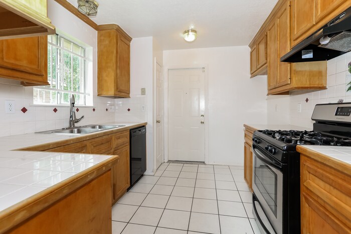 Building Photo - 14110 Magnolia Springs Dr