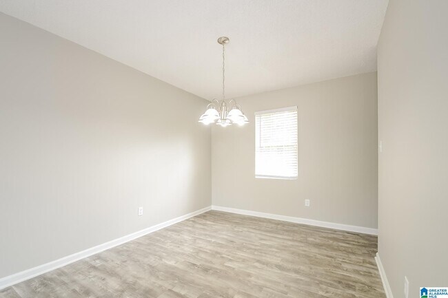 Building Photo - 541 Closhire Ln